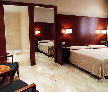 Hotel Ramon Berenguer Iv 2*