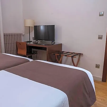 Hotel Ramon Berenguer Iv 2*