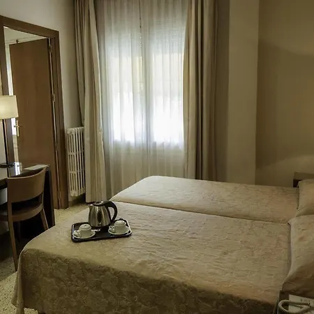 Hotel Ramon Berenguer Iv 2*